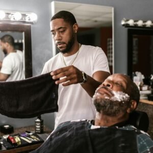 Afeitado Clásico con Navaja y Toalla Caliente